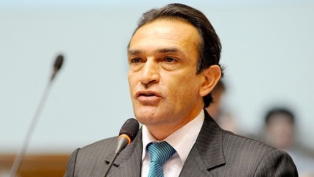 El proyecto de ley de iniciativa del congresista fujimorista Héctor Becerril, modificaría el artículo 194 de la Constitución Política del Perú.