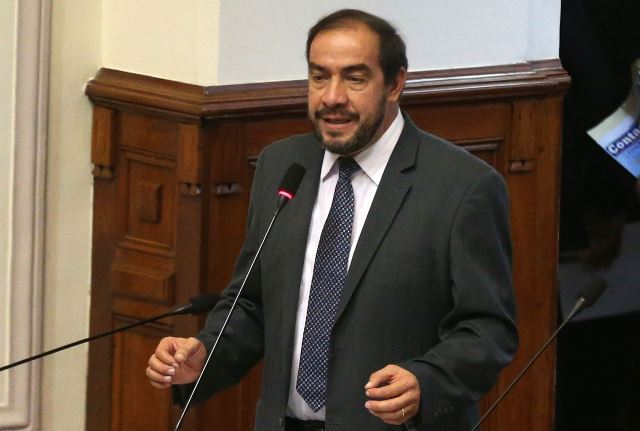 El congresista Yonhy Lescano dijo que si bien la UIF ha mejorado esto no es suficiente, por lo que está preparando un proyecto para discutir el tema nuevamente en el Congreso a través de una Iniciativa ciudadana, donde se recogerá 50 mil firmas en las calles.