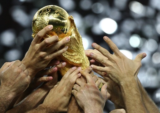 Los sorteos en los Mundiales siempre generaron interés y controversia (cortesía FIFA)