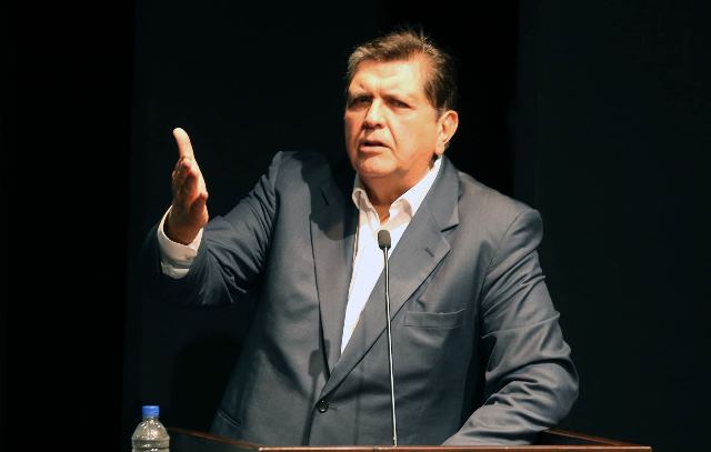 El candidato presidencial Alan García dijo que promoverá un proyecto de ley para terminar con la inmunidad parlamentaria y ministerial, además de levantar el secreto bancario y tributario para personas elegidas bajo elección popular.