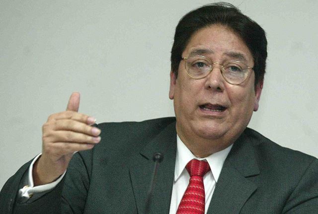 El analista Enrique Bernales juzgó viable la entrega de prerrogativas al nuevo gobierno en materia de seguridad ciudadana, pero ve difícil que esto suceda en el ámbito económico.