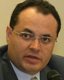 Exministro Luis Carranza, candidato a la presidencia de la CAF.