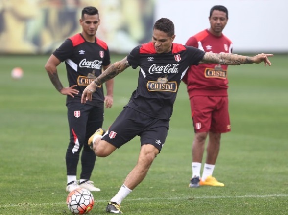 paolo-guerrero-hizo-tiros-libres