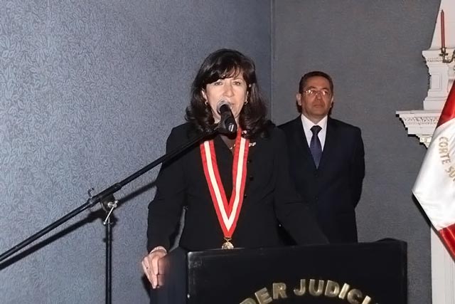 La exalcaldesa de Lima, Susana Villarán, durante el anuncio de un juez que anuncia una orden que le impide salir del Perú.