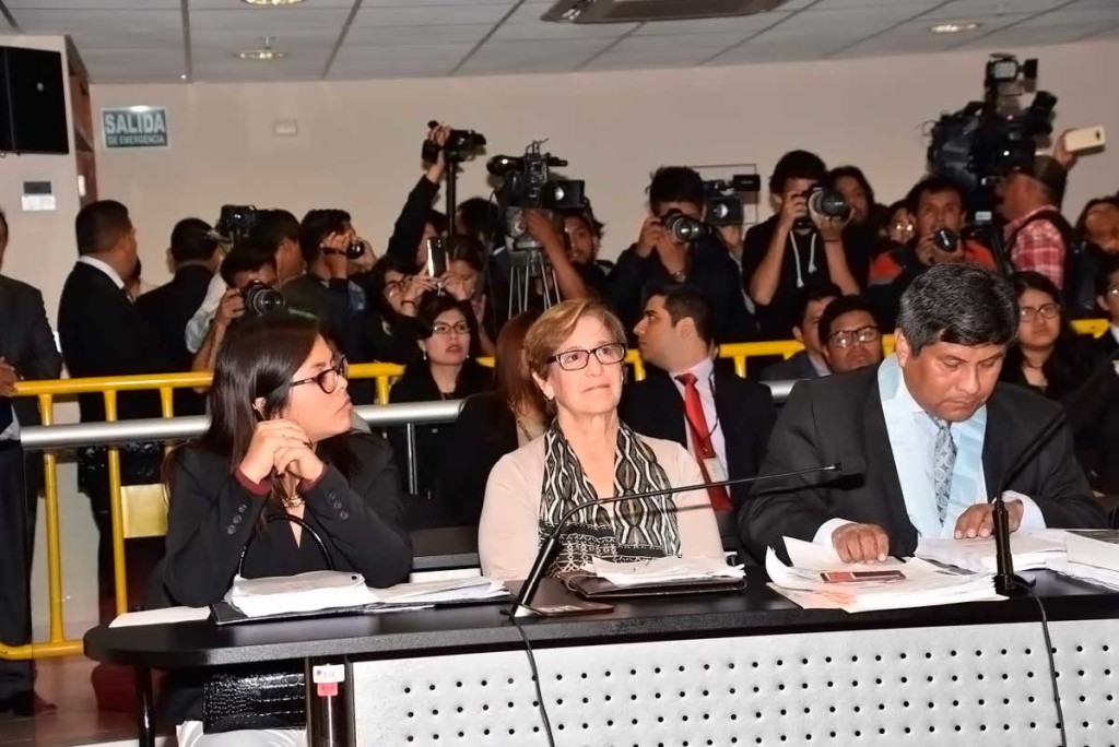 La exalcaldesa de Lima, Susana Villarán, durante el anuncio de un juez que anuncia una orden que le impide salir del Perú.