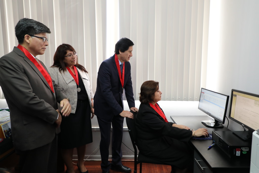 La Corte Superior de Lima acaba de implementar el Expediente Judicial Electrónico (EJE) en 60 órganos jurisdiccionales de Lima en las especialidades de Comercial (19), Laboral NLPT (29) y Contencioso Administrativo con la subespecialidad Tributario, Aduanero y de Mercado (12) 